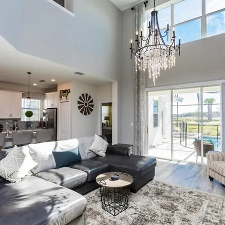 5 Bedroom Home Is Ideal For An Elegant Vacation Villa